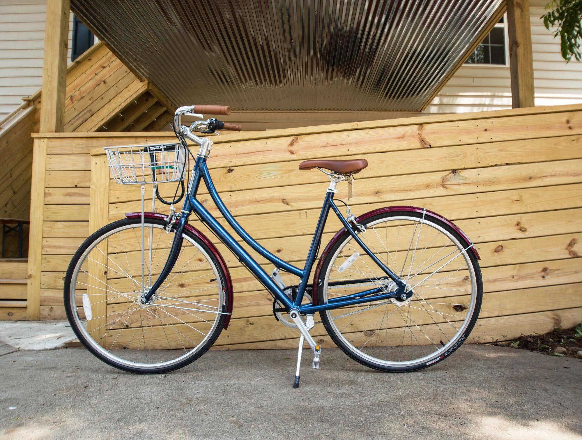 Swamp Rabbit Inn Грийнвил Екстериор снимка