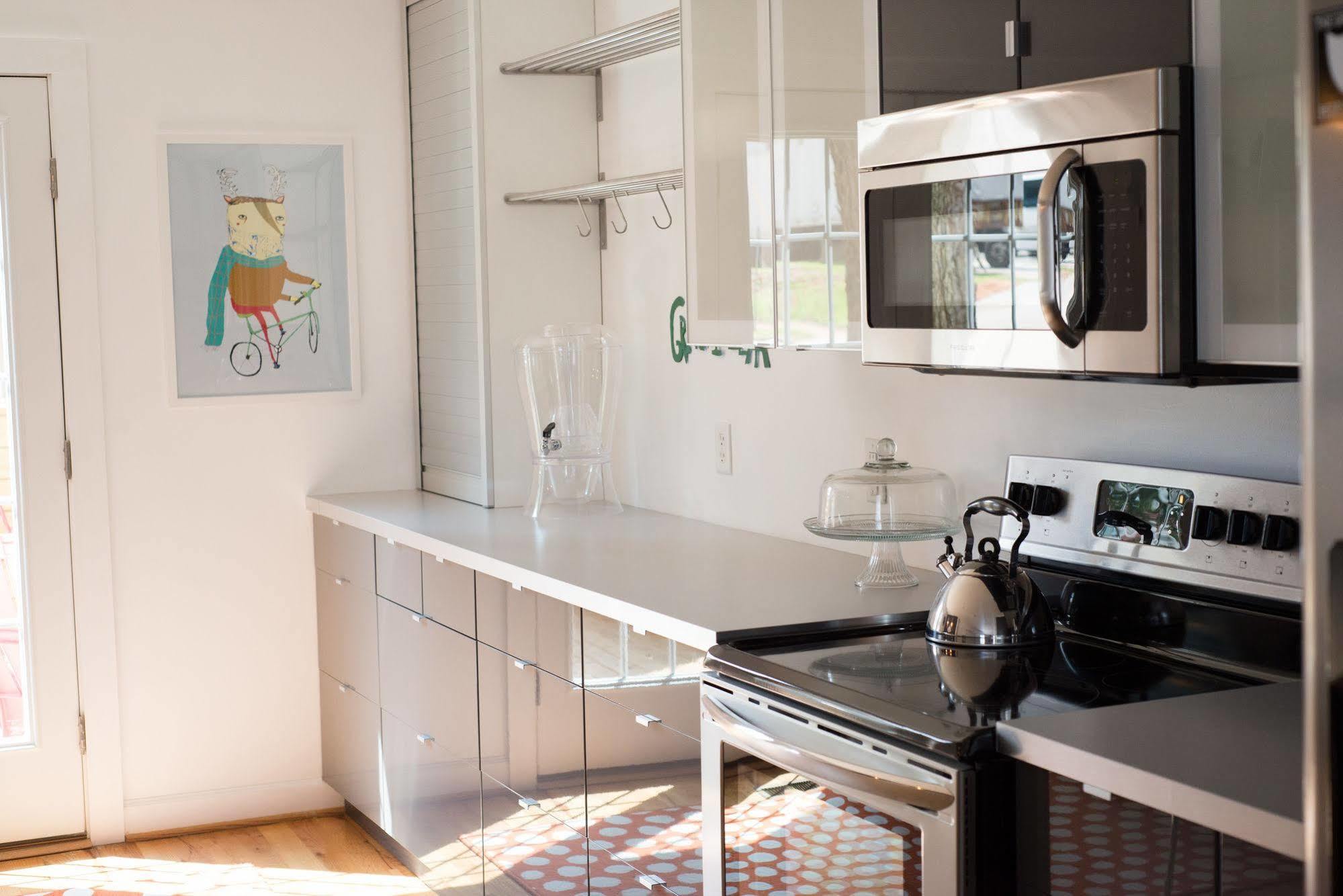 Swamp Rabbit Inn Грийнвил Екстериор снимка